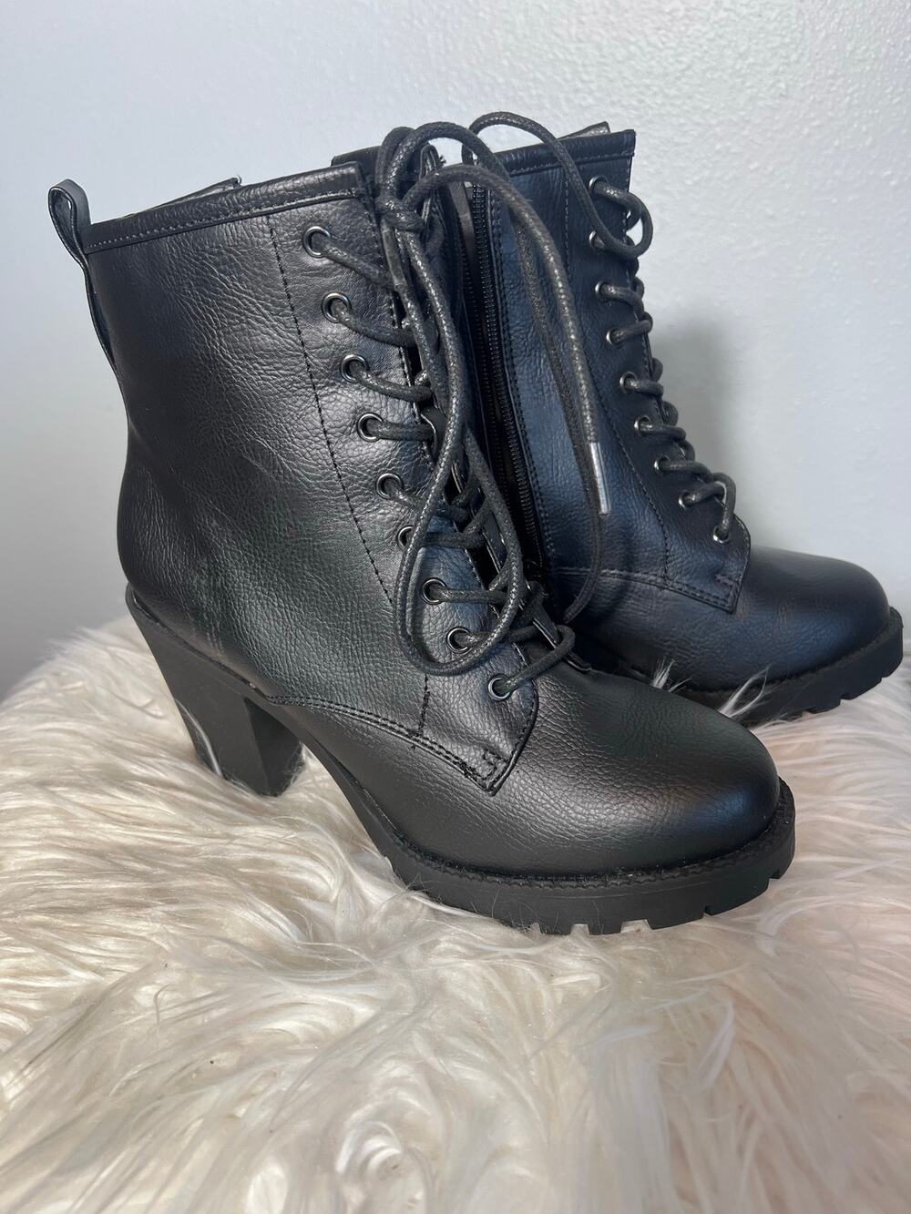 Zigi Soho Kourtlan Lace Up Lug Boots Women’s 7.5 Black Witchy Combat Whimsygoth